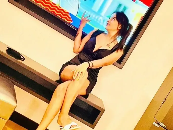 Meera Kapoor, escort model in Film City